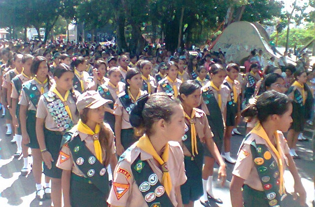 File:Pelotão feminino de Desbravadores.jpg