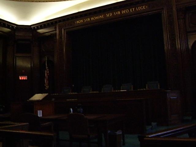 File:Rhode Island Supreme Court courtroom interior.jpg - Wikipedia