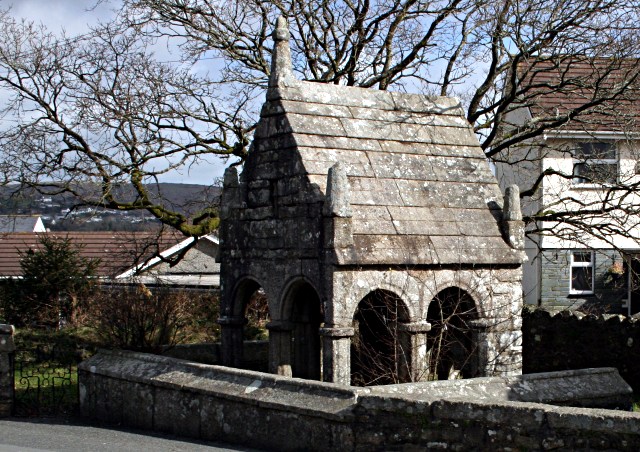 File:St Cleer Holy Well - geograph.org.uk - 361931.jpg