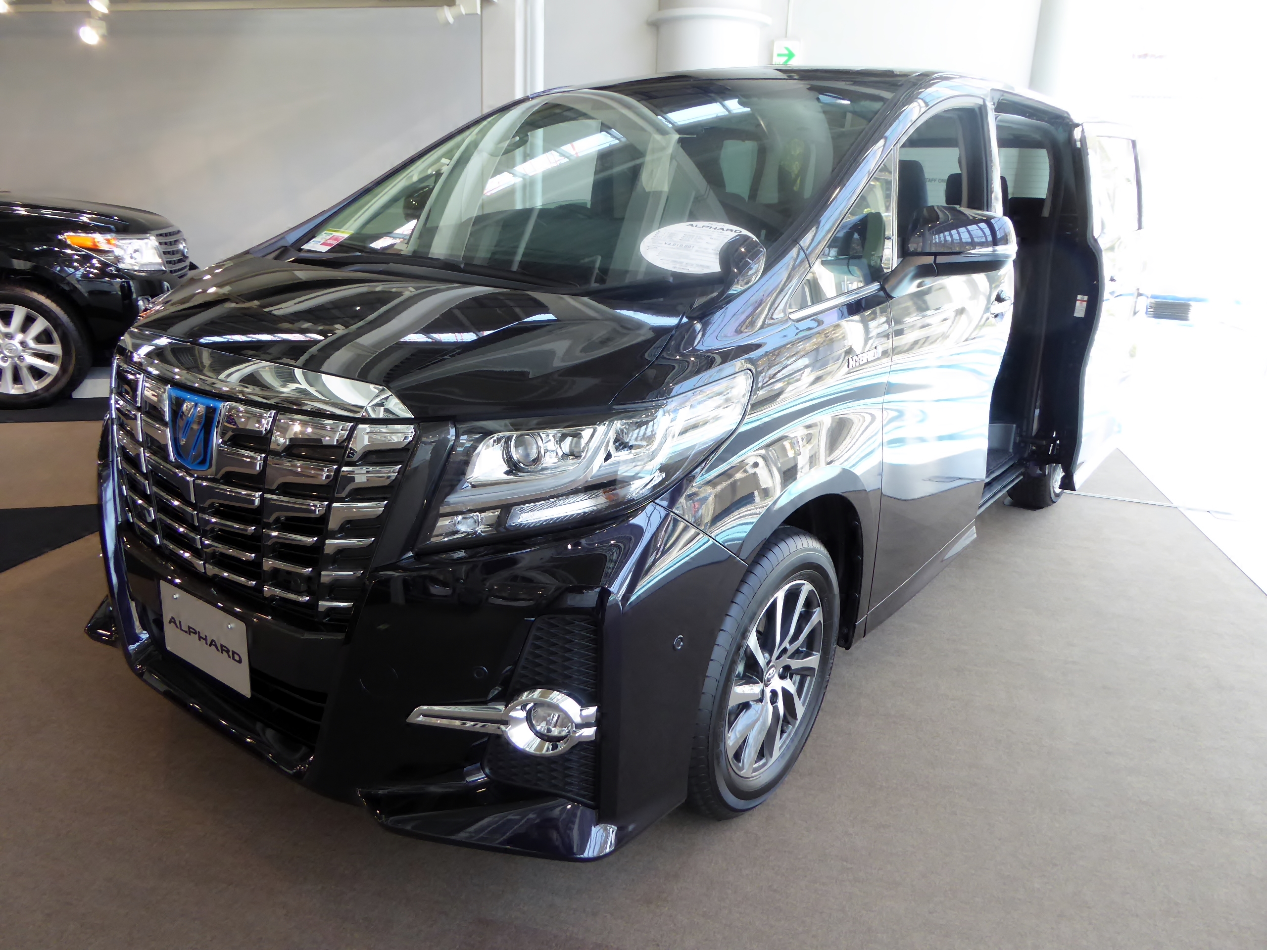 Toyota Alphard гибрид