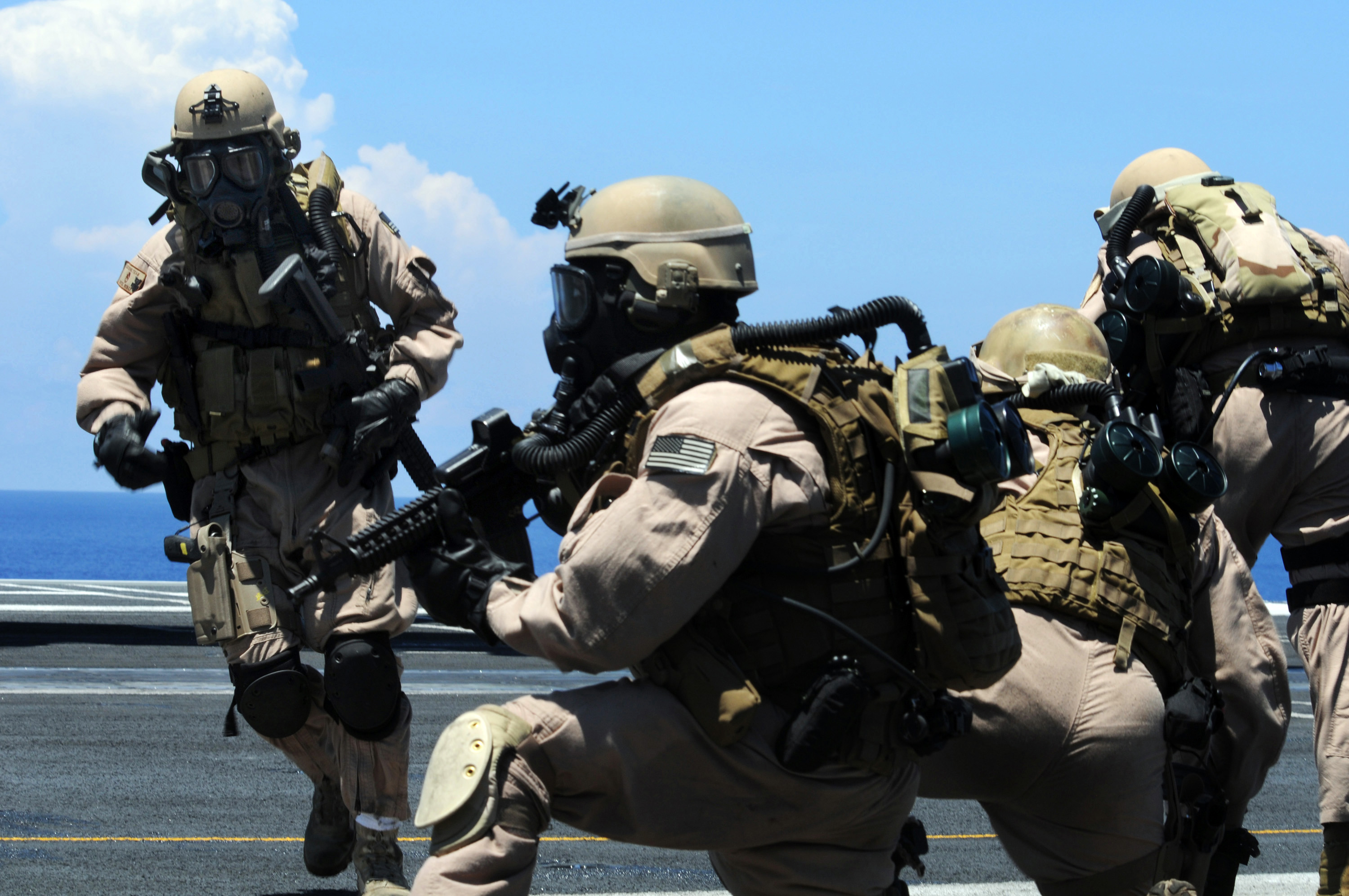 US Navy 090612 N 3659B 122 Members of Explosive Ordnance Disposal Mobile Unit (EODMU) 11, Platoon 0 2, take their positions on the flight deck of the aircraft carrier USS Ronald Reagan (CVN 76) during a fast