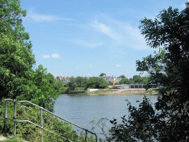 File:University of London Boathouses, Hartington Road, from the Thames Path, Kew - geograph.org.uk - 1335227.jpg