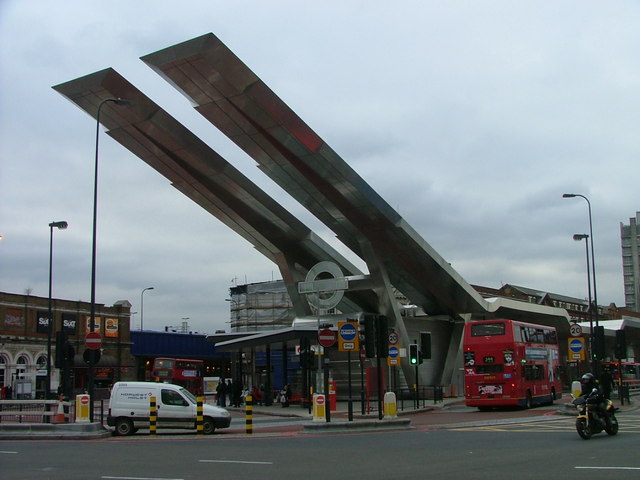 File:Vauxhall bus station - geograph.org.uk - 1733298.jpg