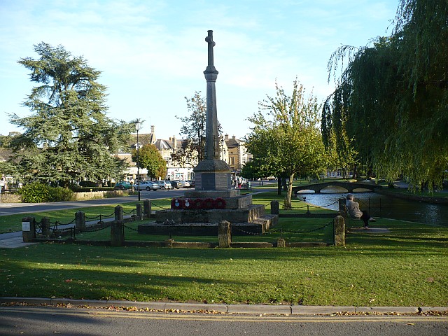 War Memorial, Bourton-on-the-Water - geograph.org.uk - 996626