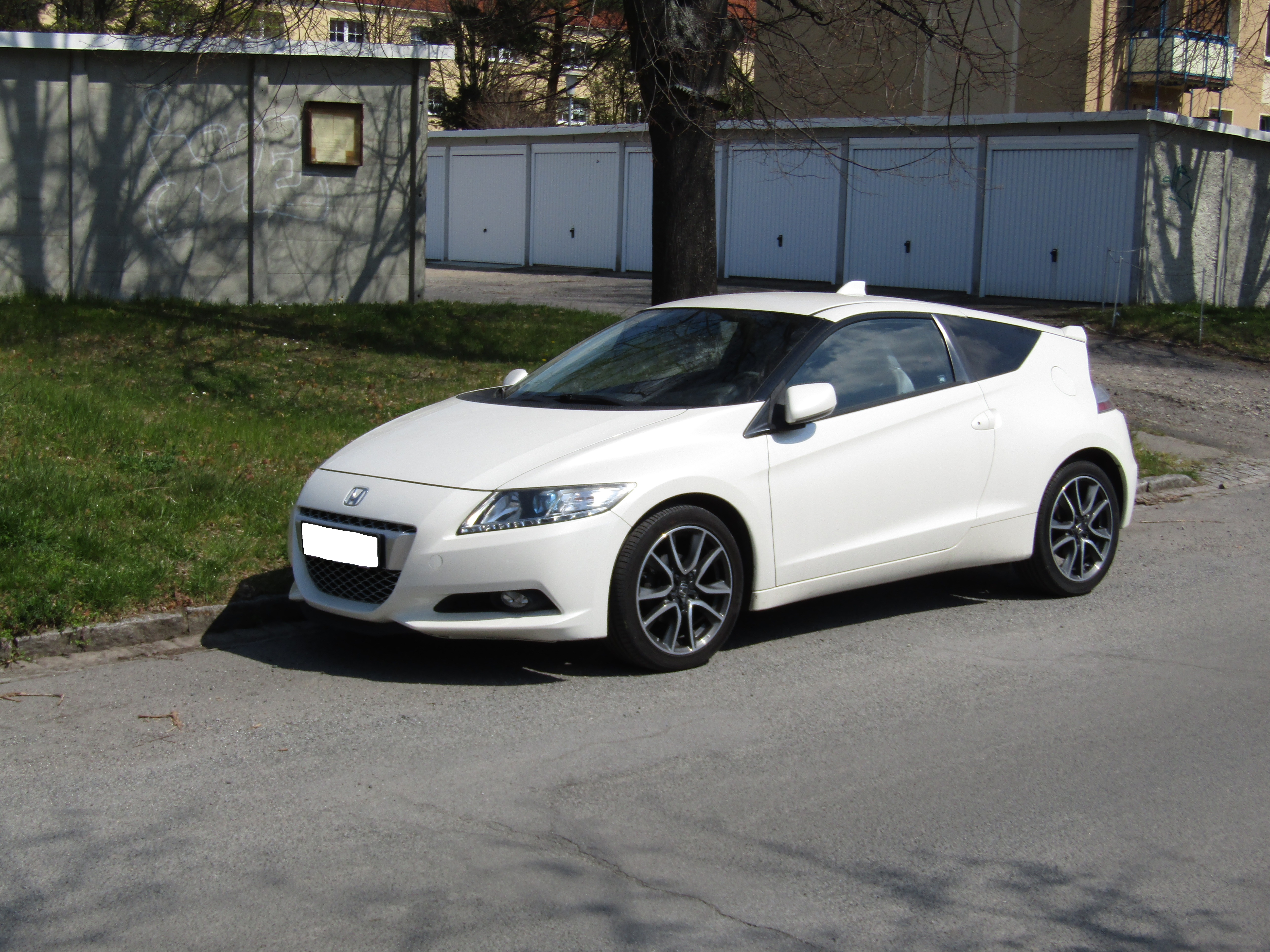 File:White Honda CR-Z (side).jpg - Wikimedia Commons
