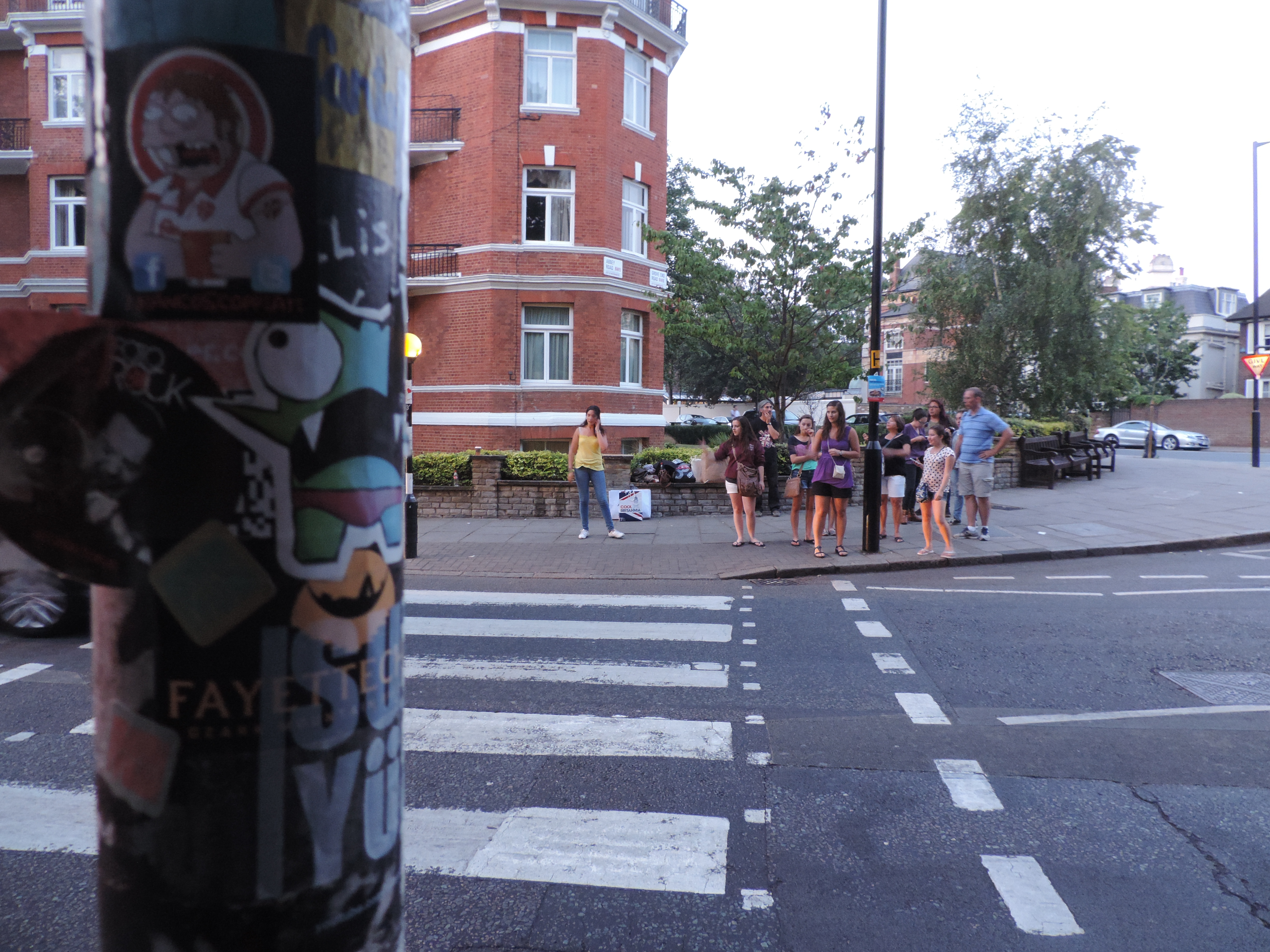 File:Abbey Road Crossing.jpg - Wikimedia Commons