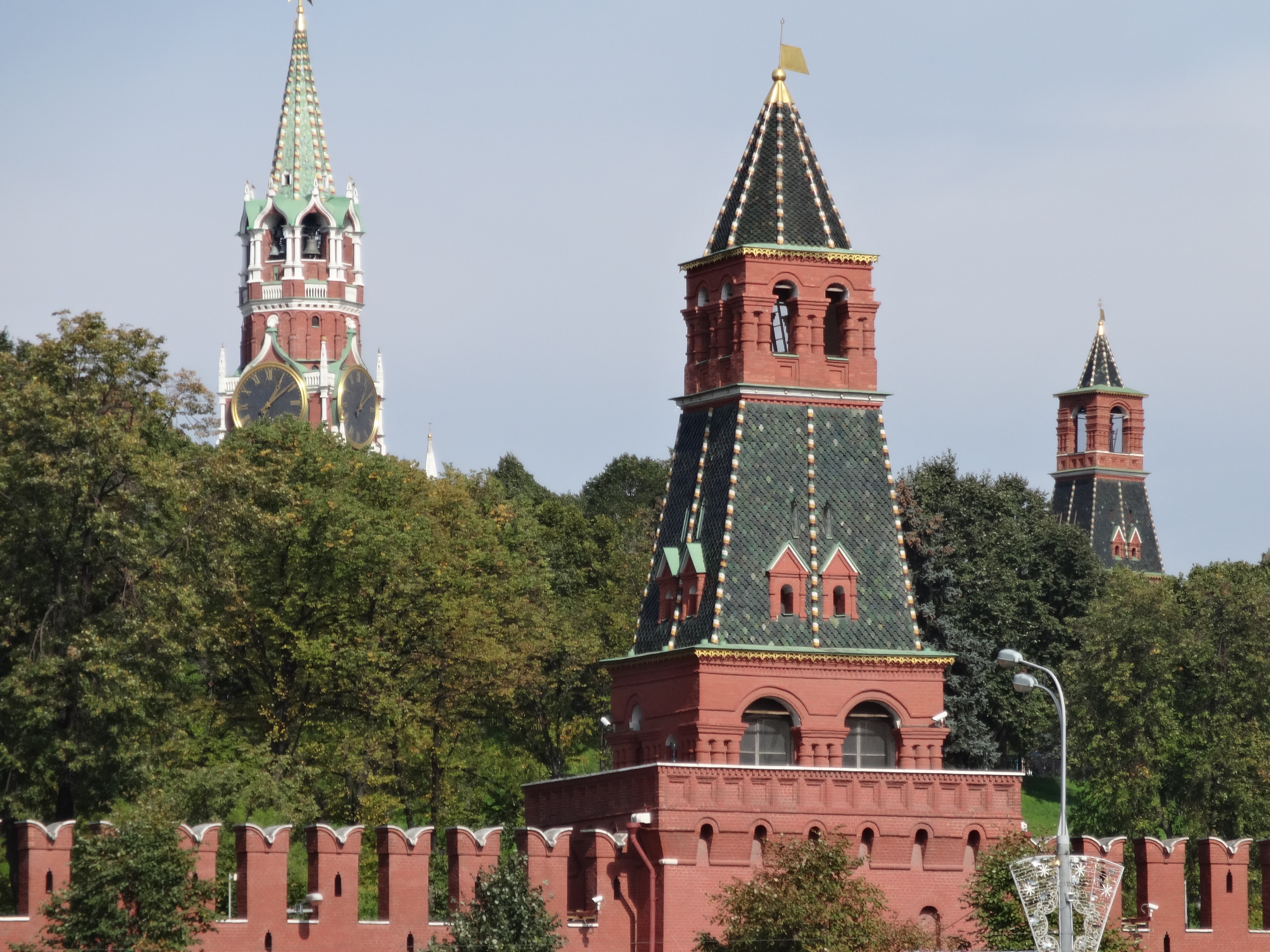 Башни кремля фото и названия. Петровская башня Московского Кремля. Неглинская башня Московского Кремля. Архитектурные сооружения Московского Кремля. Константиновская башня Московского Кремля.