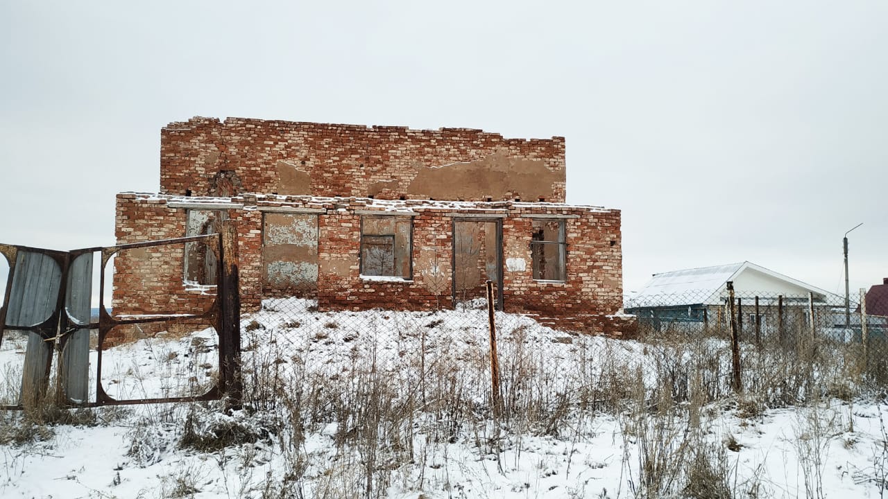 Зай заинск. Церковь в Заинске Татарстан старые. Гостиница зай. Самое старое здание в Заинске. Гостиница зай в Заинске.