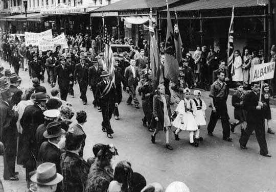 File:Albanians marching in post-WWII celebration march in Swanston Street, Melbourne, late 1940s.jpg