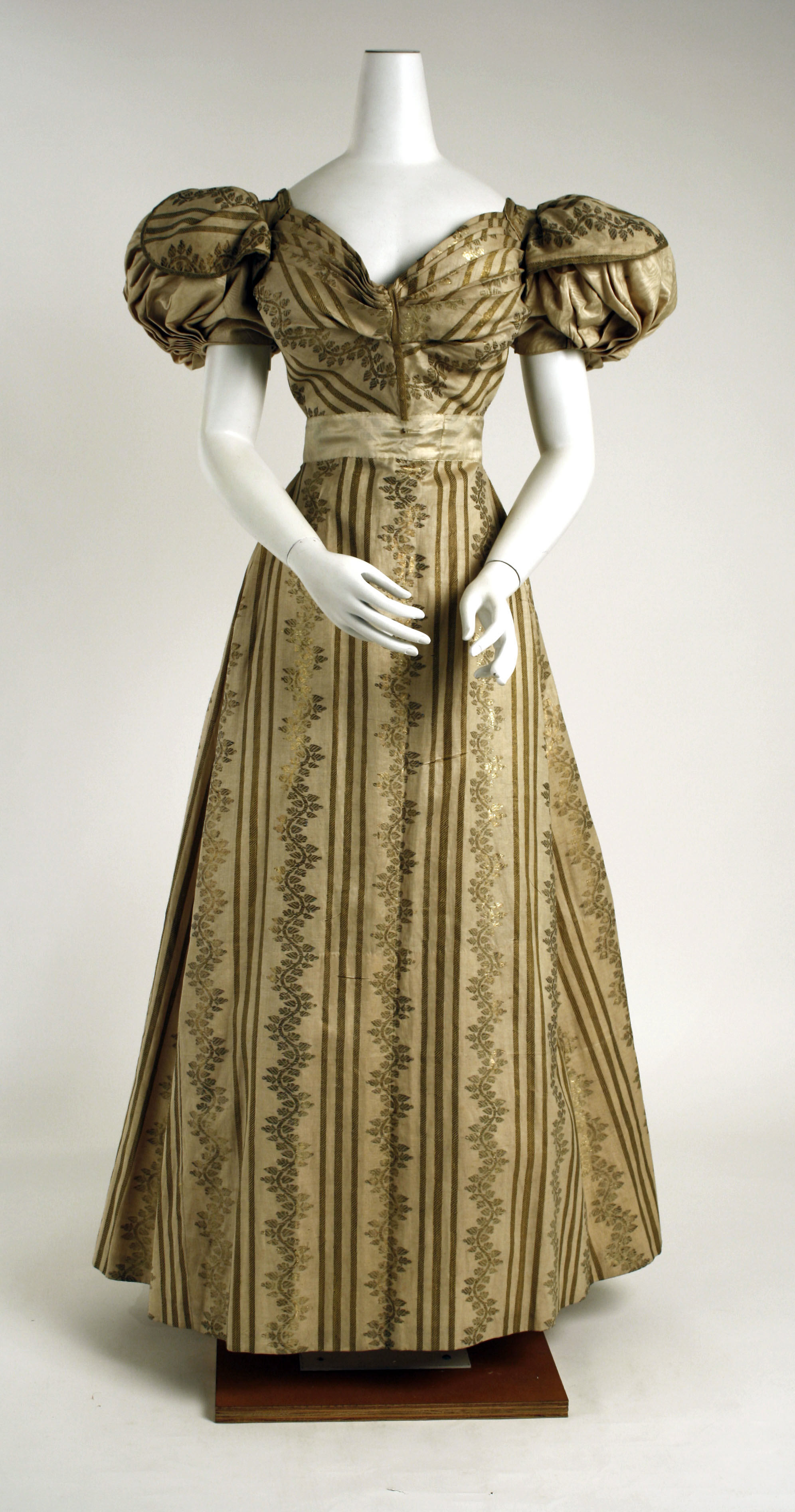 1860 – Cream silk evening dress | Fashion History Timeline