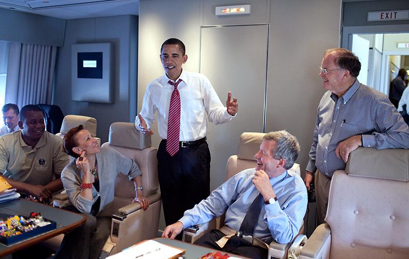 File:Barack Obama on Air Force One after Summit of the Americas 4-19-09.JPG