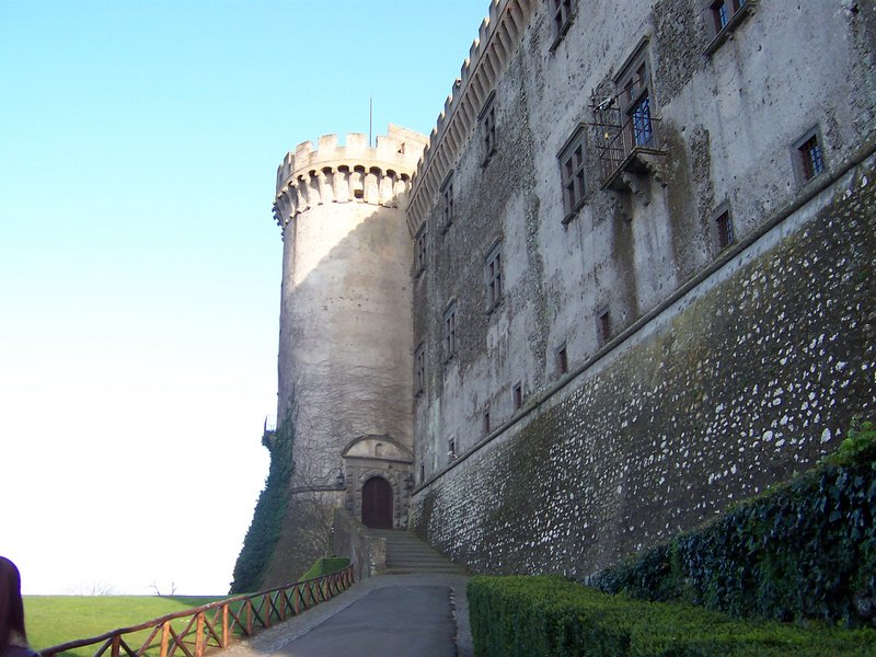 File:Bracciano-CastelloOrsini-Odescalchi.jpg