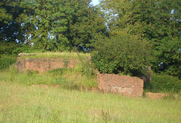 File:Chew Magna WWII decoy pill box - 2.JPG