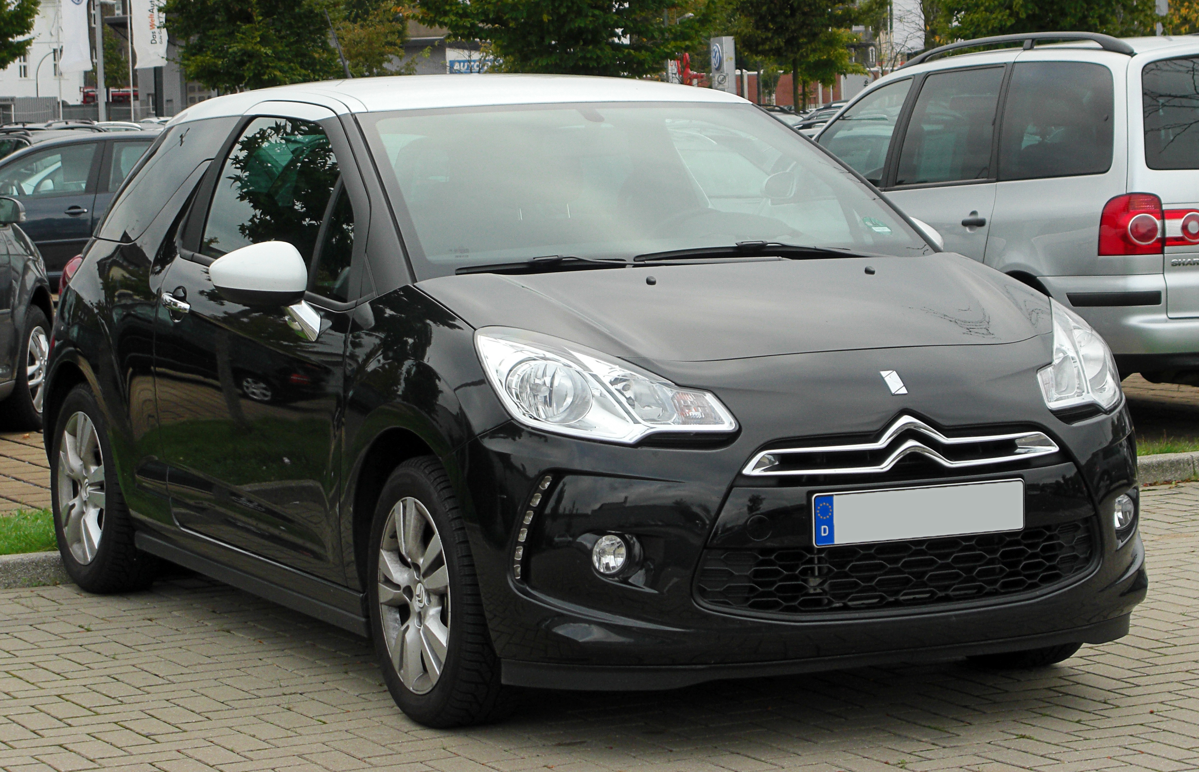 Дизельные ситроены. Citroen ds3 2010. Ситроен дизель. Citroen ds3 just Black. Ситроен турбодизель.