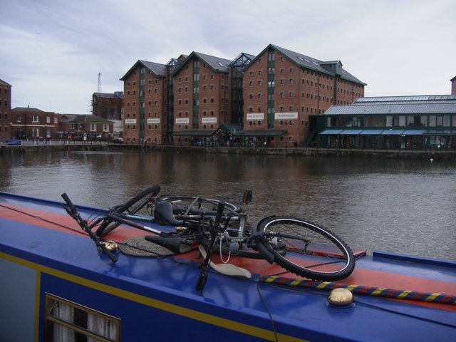 File:Docks at Gloucester - geograph.org.uk - 31208.jpg