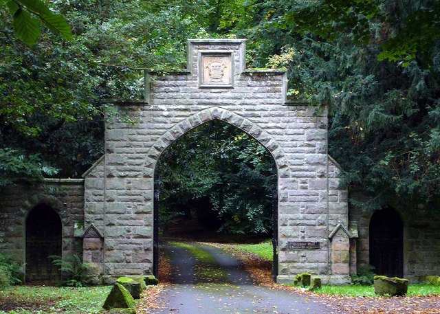 File:Entrance to Sandhoe Hall - geograph.org.uk - 253311.jpg