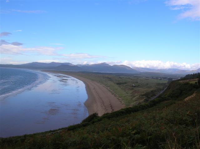 File:Harlech Bay - geograph.org.uk - 232543.jpg