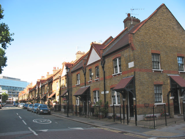 File:Historic housing in Ufford Street - geograph.org.uk - 920570.jpg