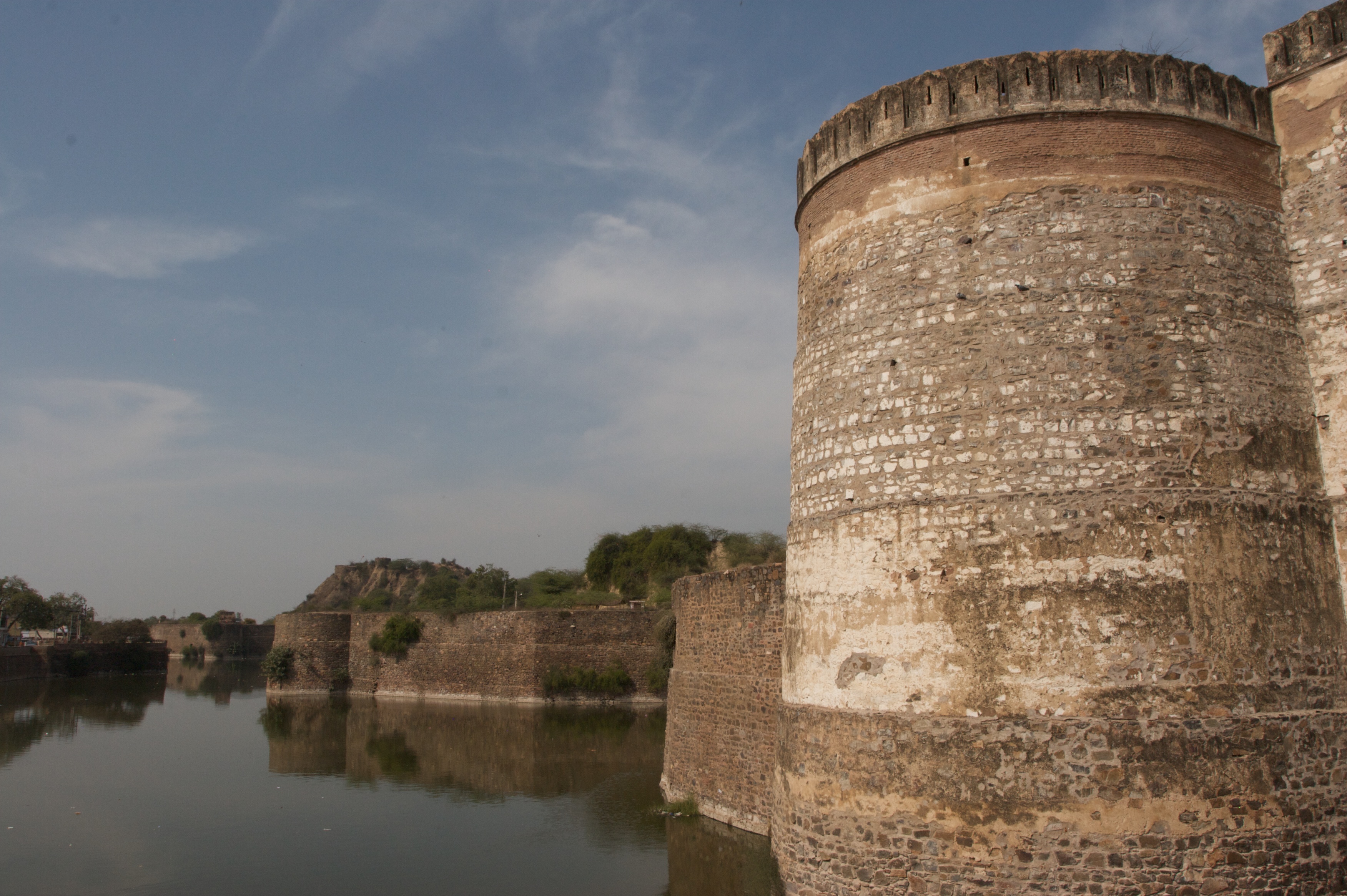 Железный форт. Форт Лохагад Индия. Бхаратпур Индия. Индия Матхура ворота.