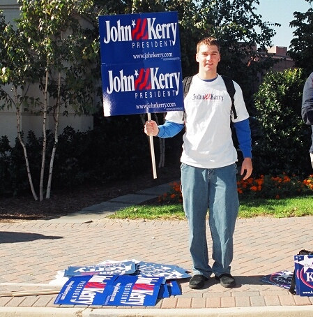 File:Kerry supporter 02.01.DNC.FallMeet.WDC.3October2003 (22288850946).jpg