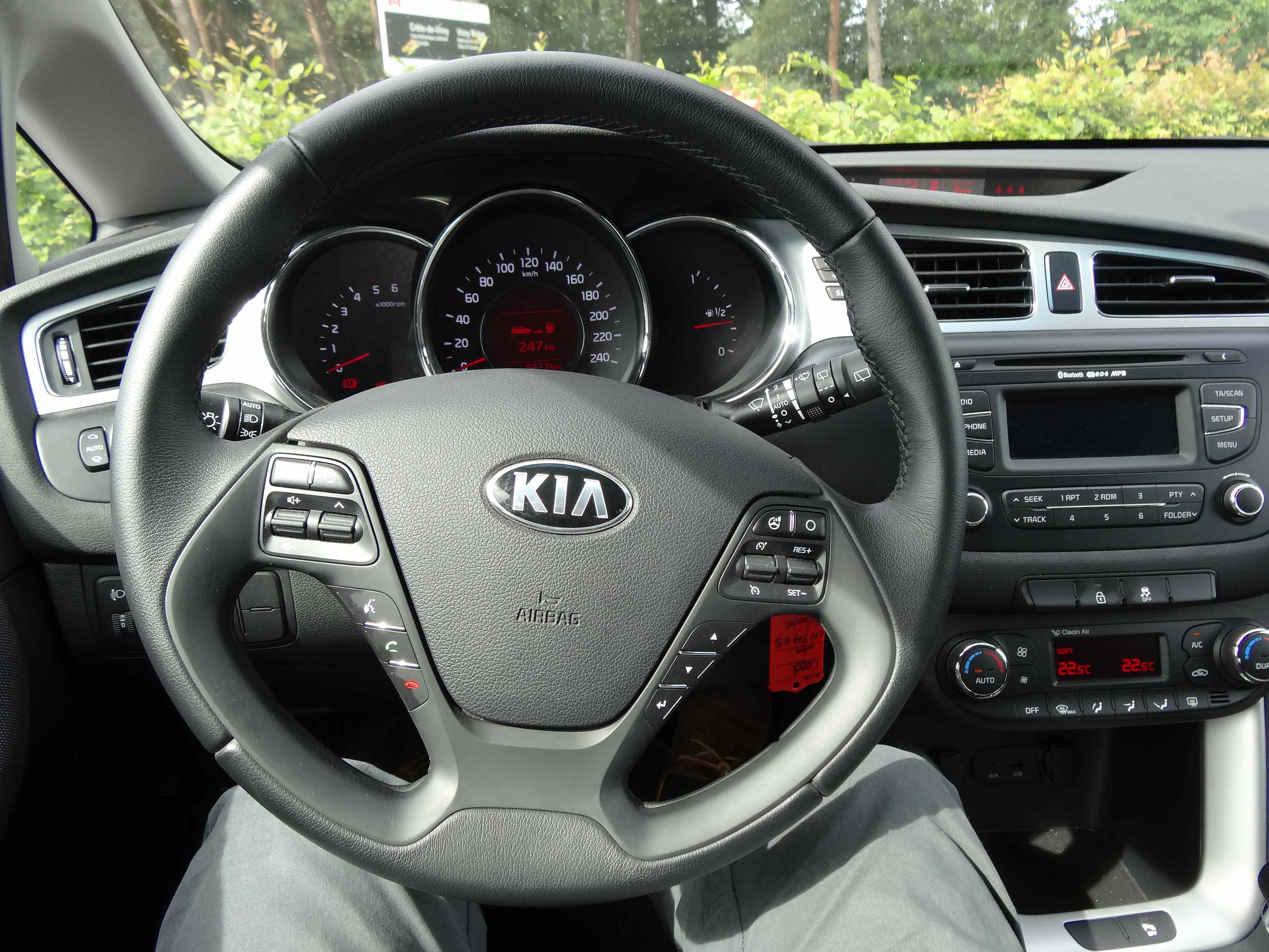 kia ceed 2011 интерьер