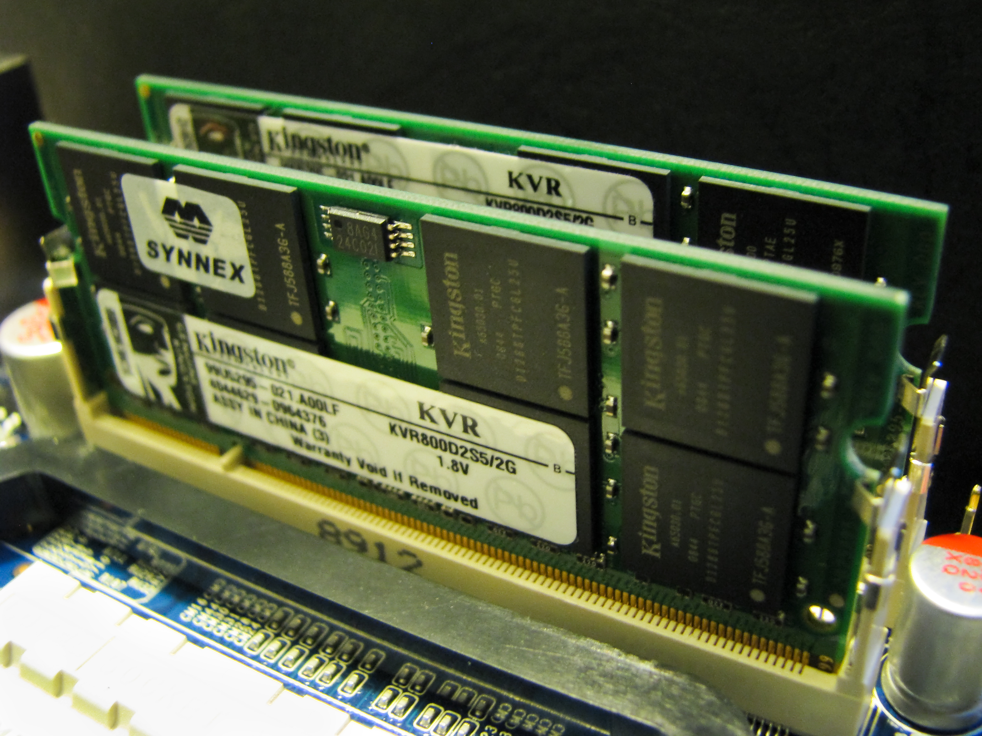 Используется много памяти. Старый модуль памяти. Старая Оперативная память. Оперативная память для старого компьютера. Оперативная память Kingston для старого ПК.