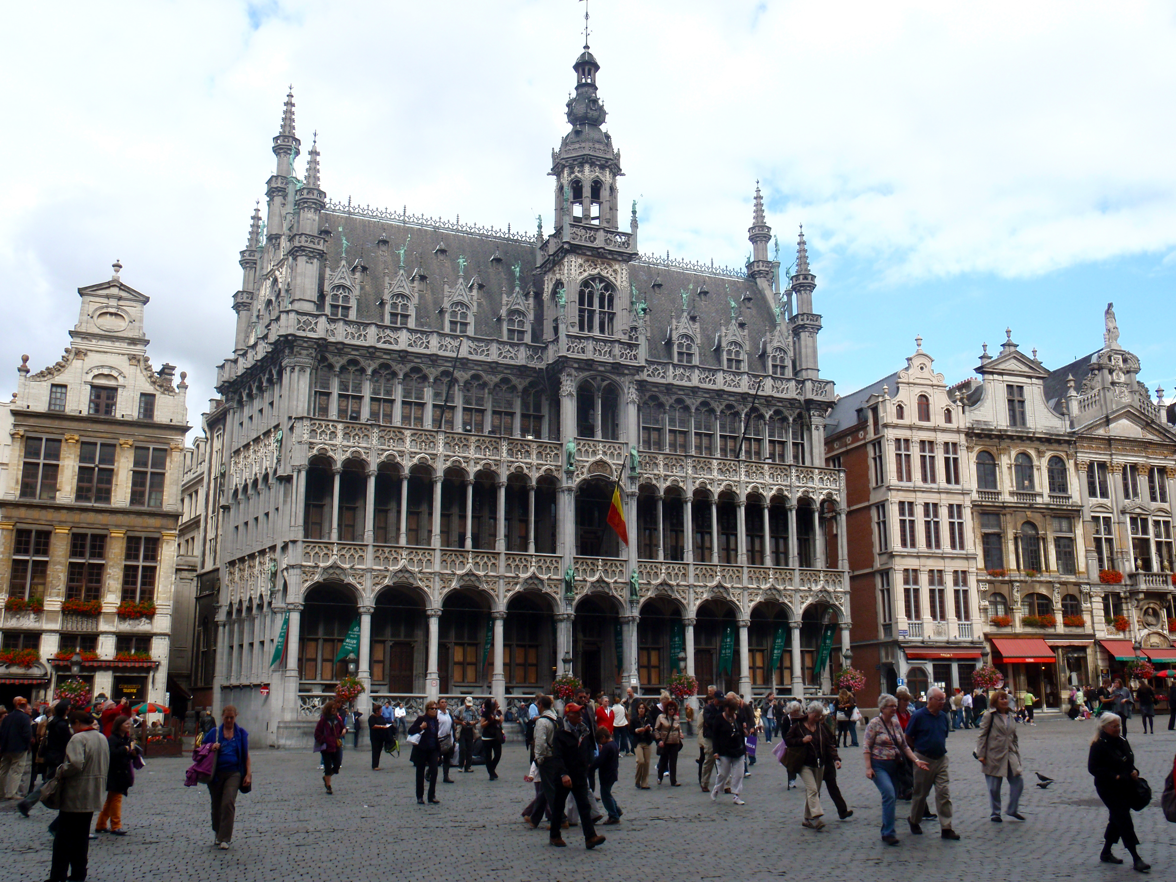 File:La Grand Place, Bruselas 04.JPG - Wikimedia Commons