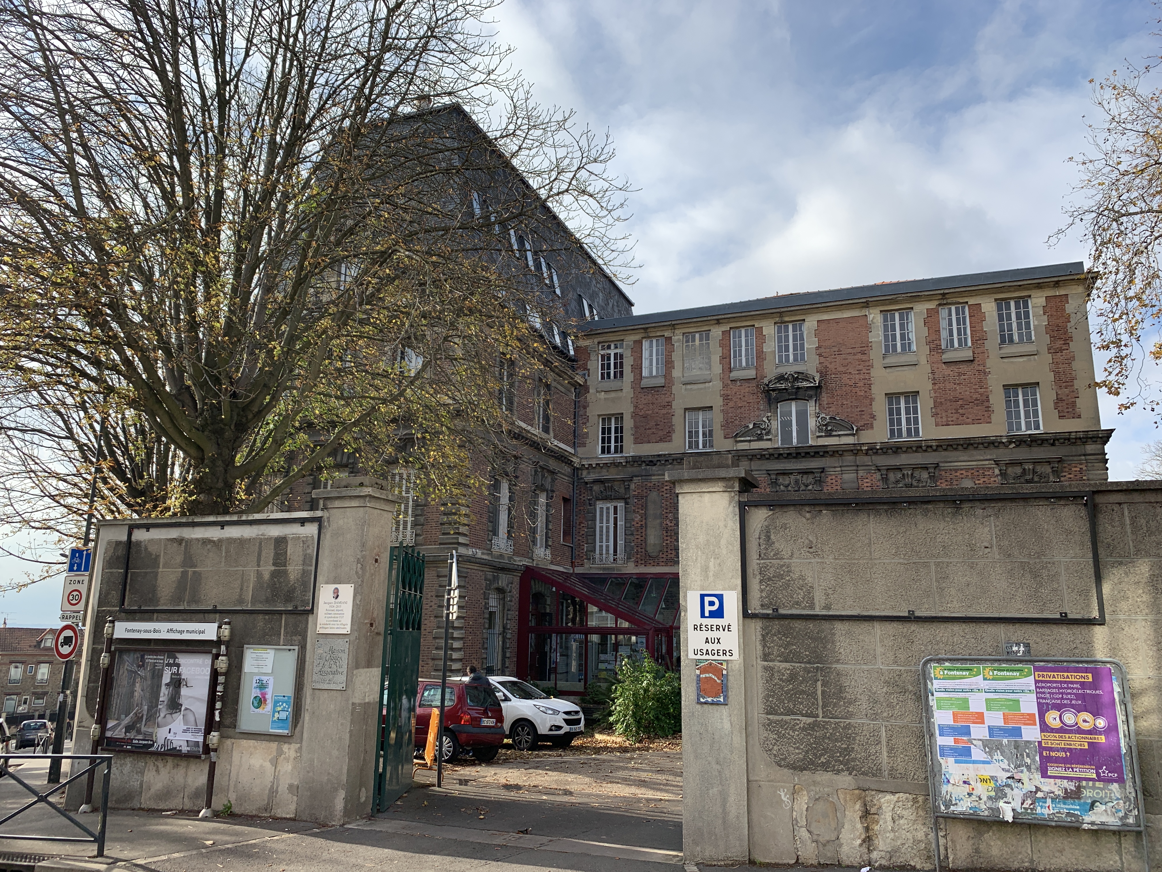 File:Distributeur Boissons Friandises Gare Val Fontenay Fontenay Bois 2.jpg  - Wikimedia Commons