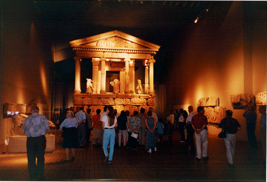 File:Mausoleum of Halikarnassos - British Museum.jpg