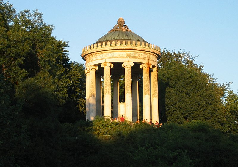 File Monopteros Englischer Garten Munich Jpg Wikimedia Commons