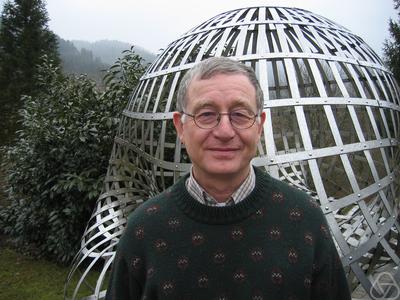 Moshe Jarden at the Oberwolfach Research Institut for Mathematics. This picture was taken during "The Arithmetic of Fields" 2006 Workshop (source MFO).