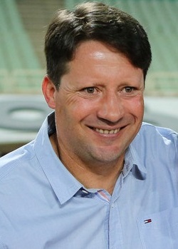 <span class="mw-page-title-main">Paulo Sérgio (footballer, born 1968)</span> Portuguese footballer and manager