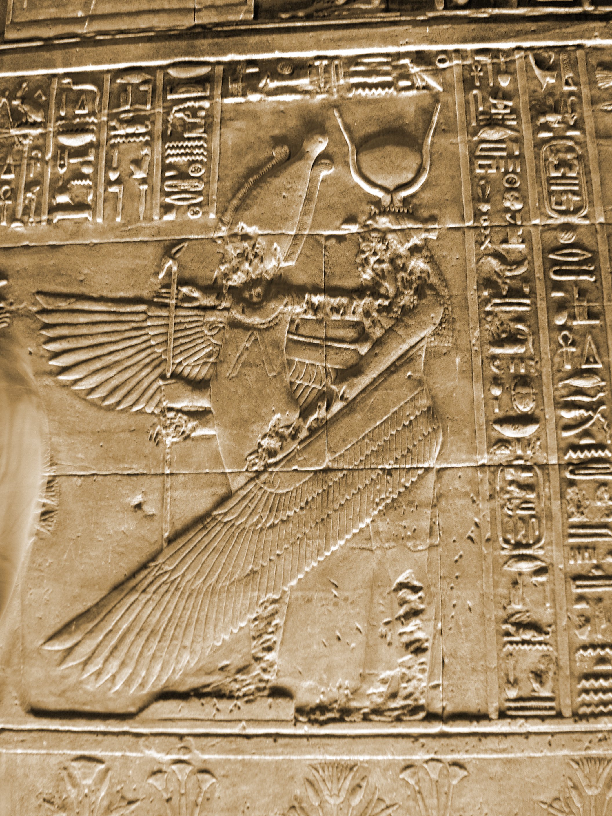 https://upload.wikimedia.org/wikipedia/commons/4/45/Philae_Temple_Egypt_Goddess_Isis_As_Angel_Mural_Artwork_2004-10-11.jpg