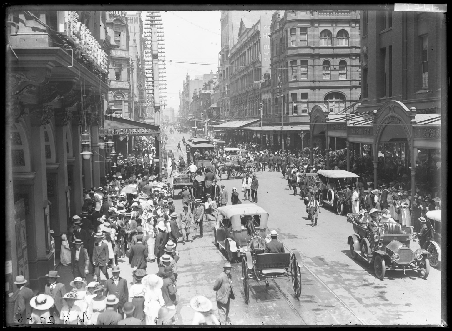 Pitt_Street_near_Market_Street%2C_Sydney_(18592934886).jpg
