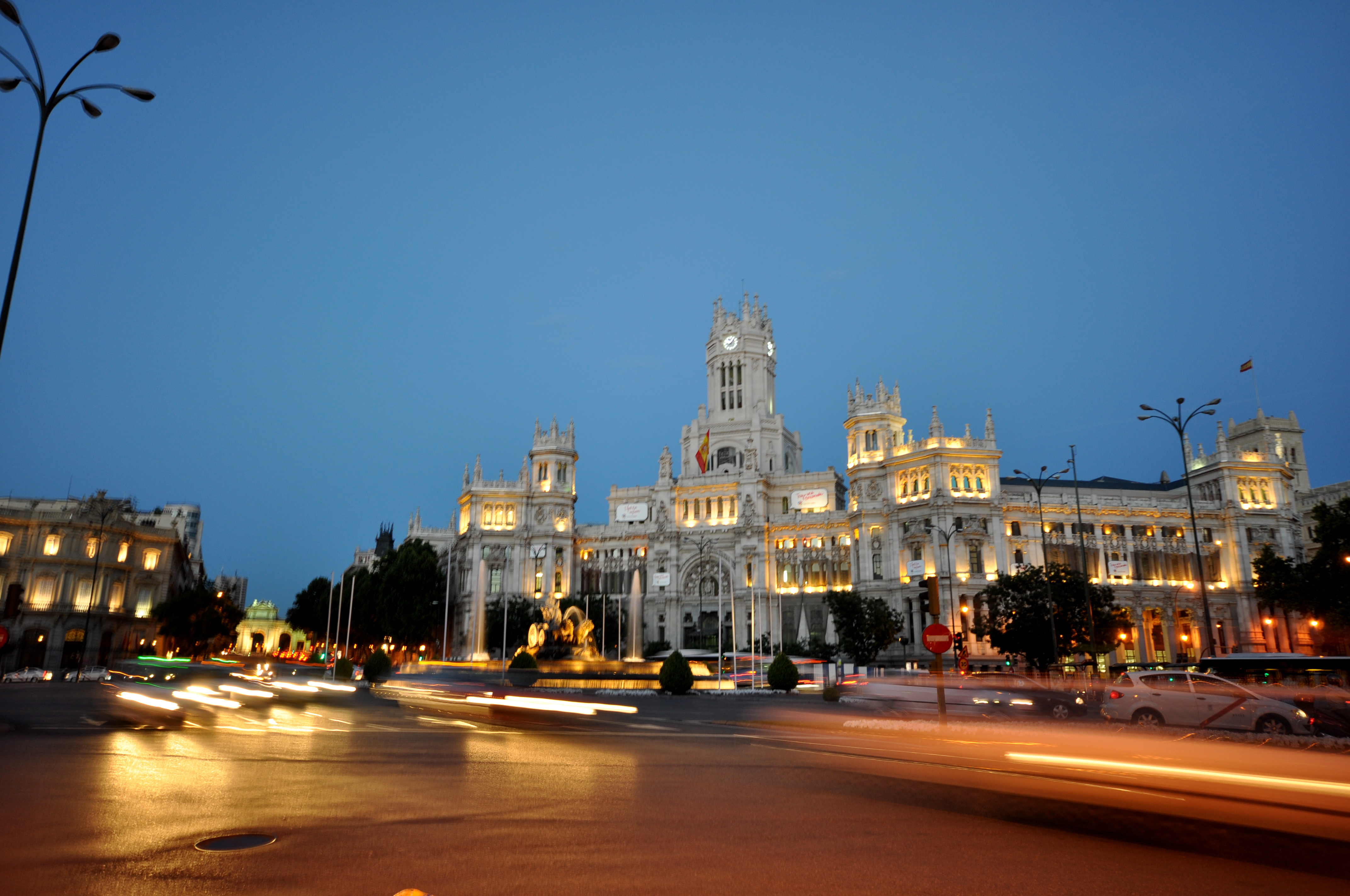 Plaza_de_Cibeles_(Madrid)_13.jpg