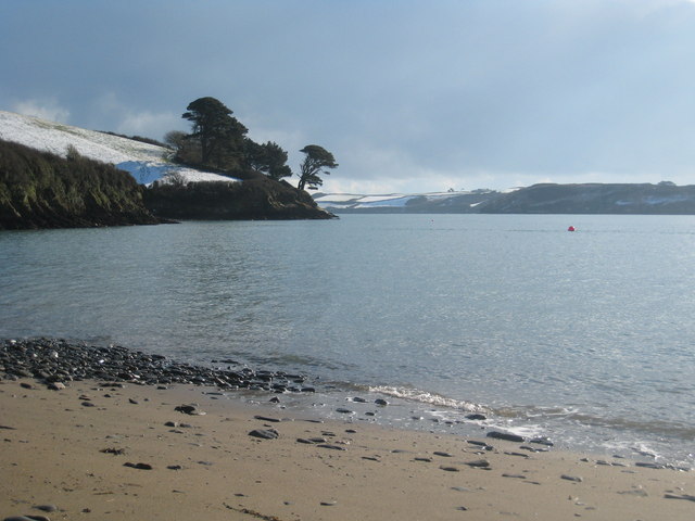 File:Porth Sawsen beach - geograph.org.uk - 1149829.jpg