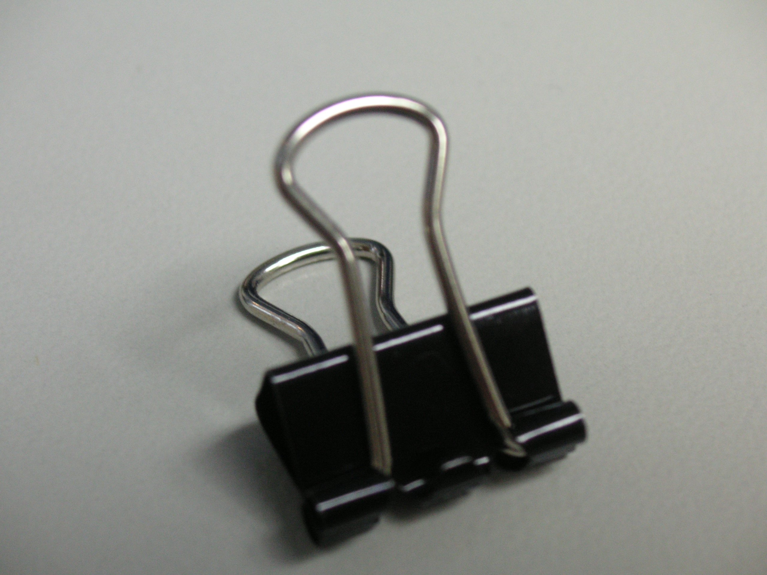 File:Small binder clip.jpg - Wikimedia Commons