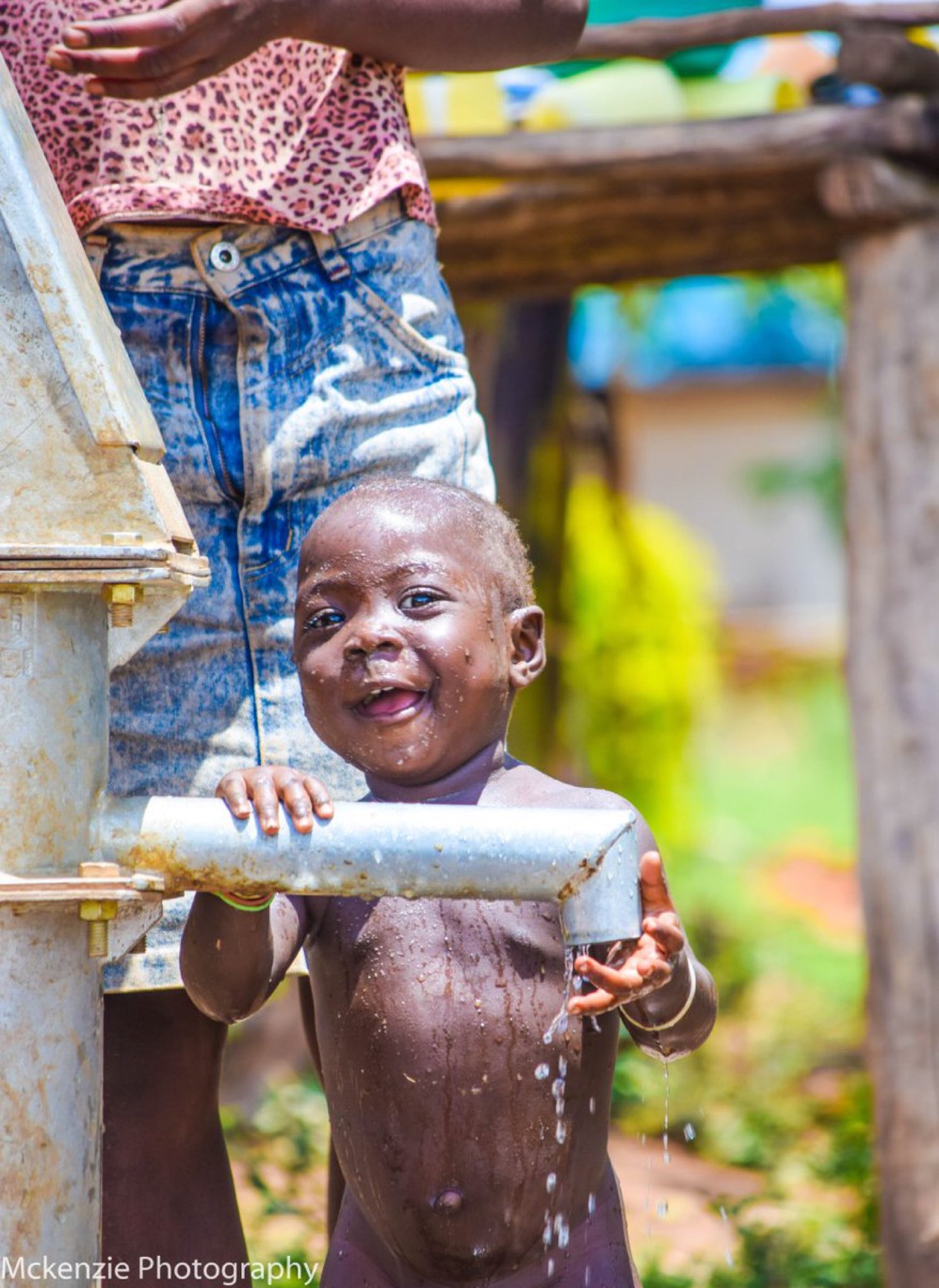 svært sammen dommer File:Young african child playing with water.jpg - Wikimedia Commons