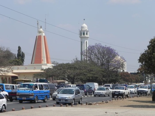 File:Zambia Lusaka Independence Avenue Krzysztof Błażyca 2011.jpg