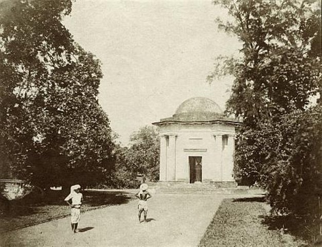 File:A rotunda in a garden in Calcutta in the 1850s.jpg