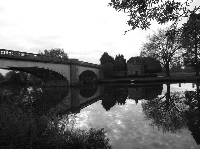 File:Albert Bridge, Old Windsor - geograph.org.uk - 3764578.jpg