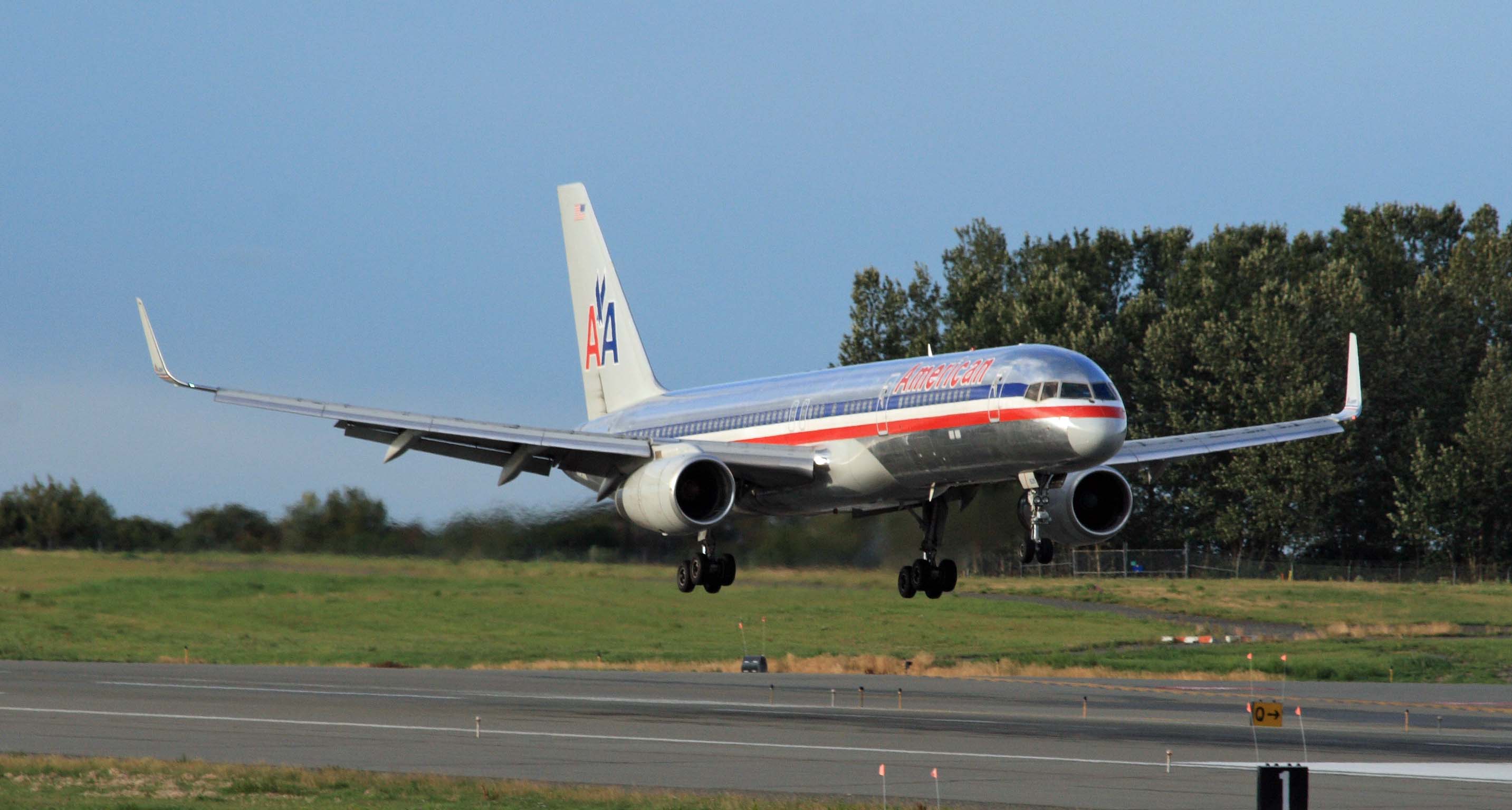 American Airlines 757 Landing