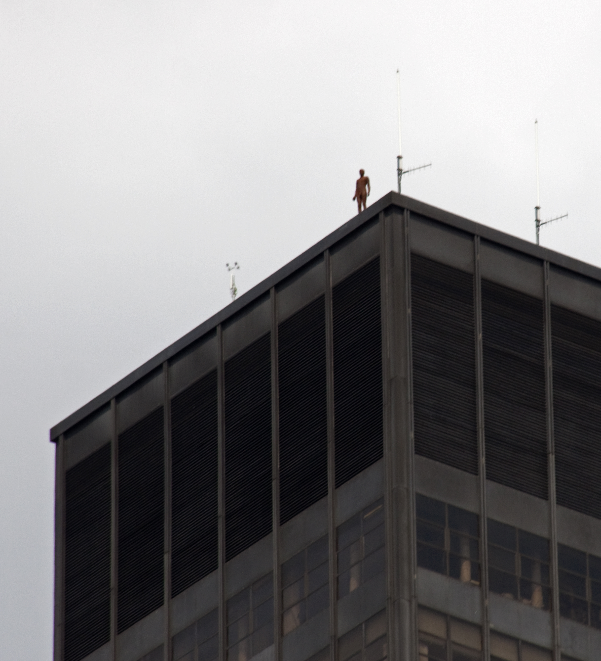 Antony_Gormley_NY_7_%284671640966%29.jpg