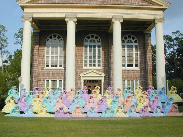 File:Azalea Trail Maids.jpg