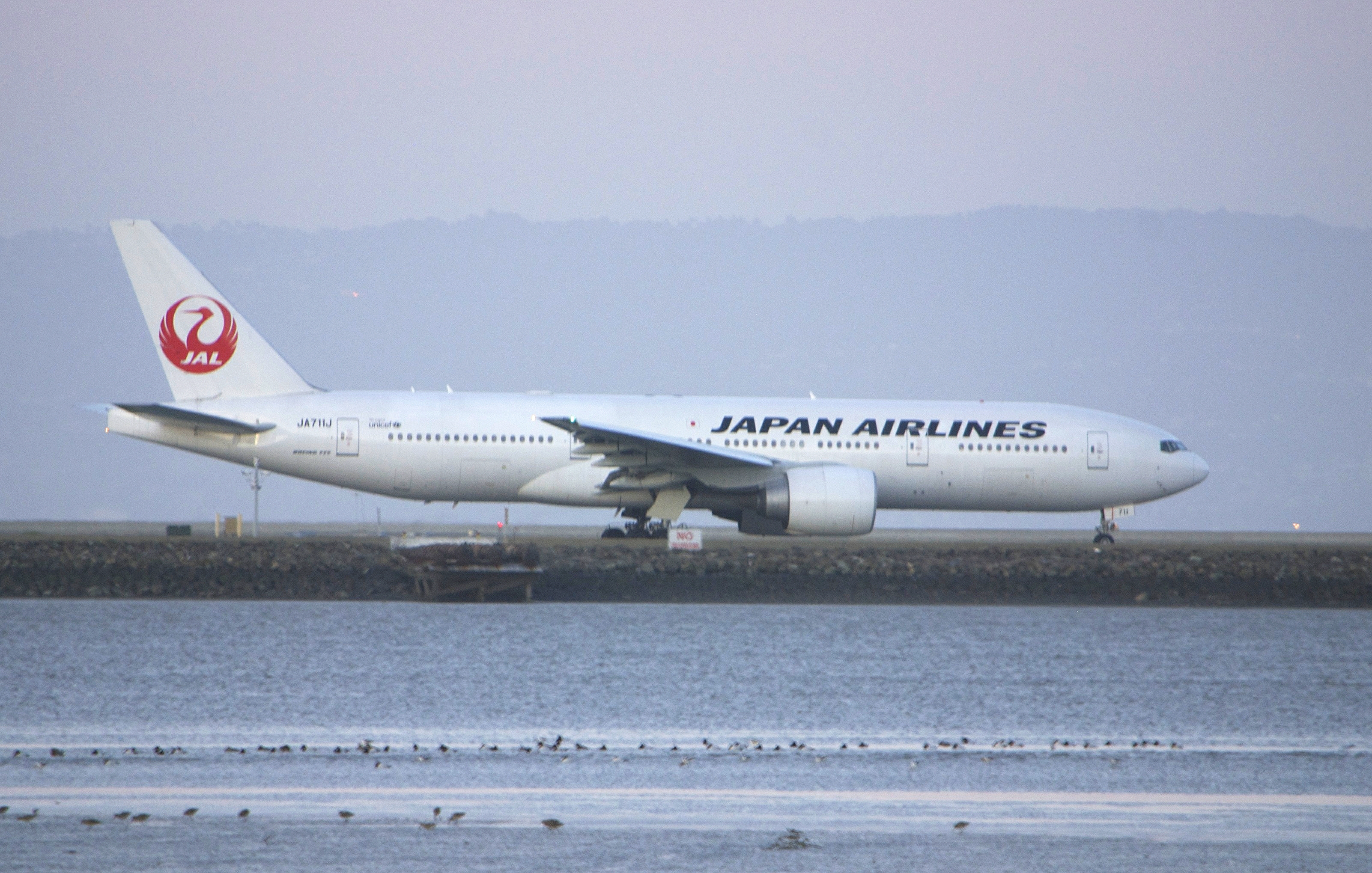 Самолет japan airlines