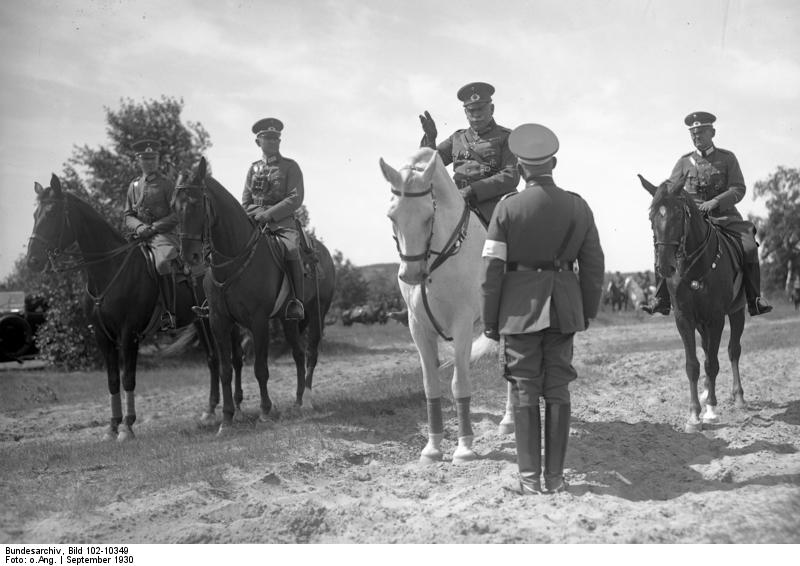 File:Bundesarchiv Bild 102-10349, Kreis Frankfurt a-O, Herbstmanöver der Reichswehr.jpg
