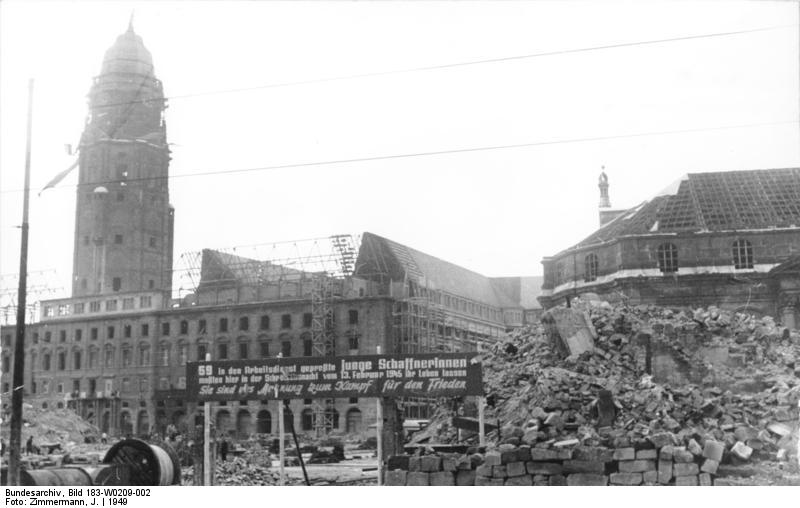 File:Bundesarchiv Bild 183-W0209-002, Dresden, Zerstörungen, Rathaus.jpg