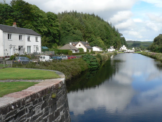 File:Cairnbaan, Crinan Canal - geograph.org.uk - 916000.jpg