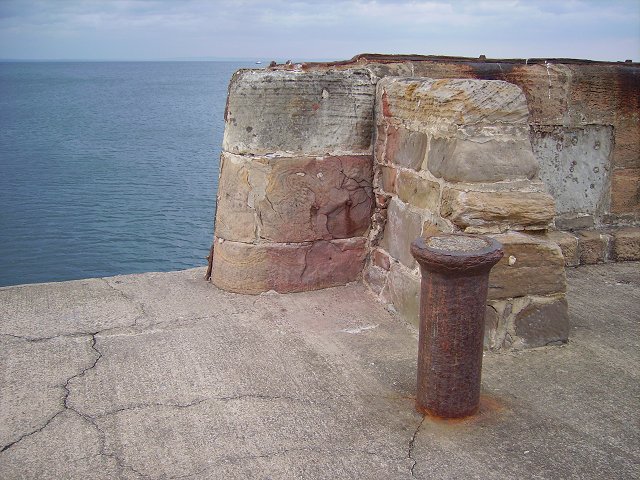 File:Cockenzie Harbour - geograph.org.uk - 162840.jpg