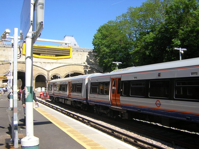 File:Crystal Palace station, new Overground stock - geograph.org.uk - 2002754.jpg